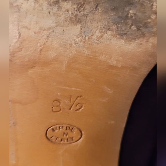 Celine Suede Pumps - Picture 6 of 9